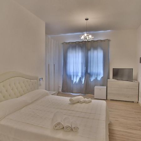 Les Chambres Au Centre San Teodoro  Ngoại thất bức ảnh