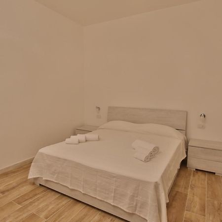 Les Chambres Au Centre San Teodoro  Ngoại thất bức ảnh