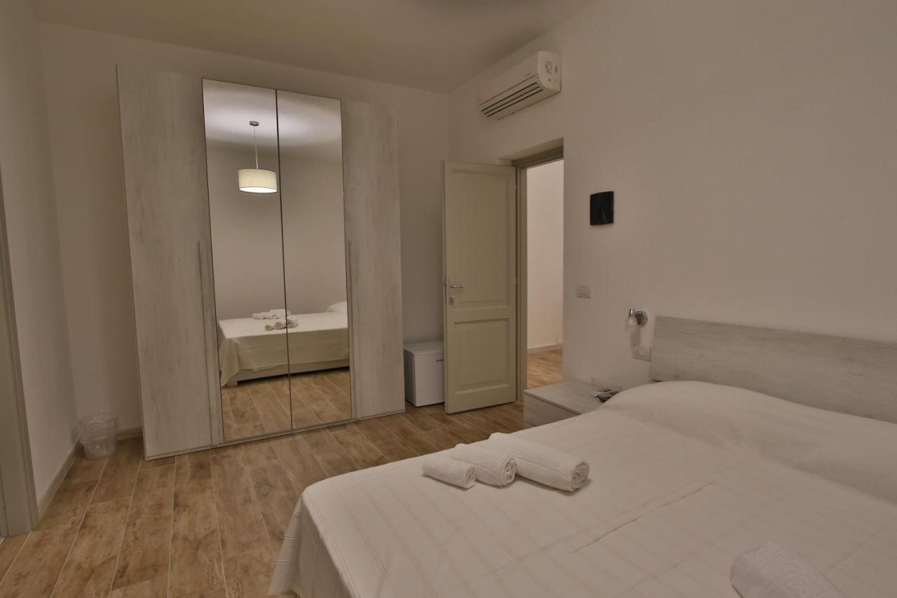 Les Chambres Au Centre San Teodoro  Ngoại thất bức ảnh